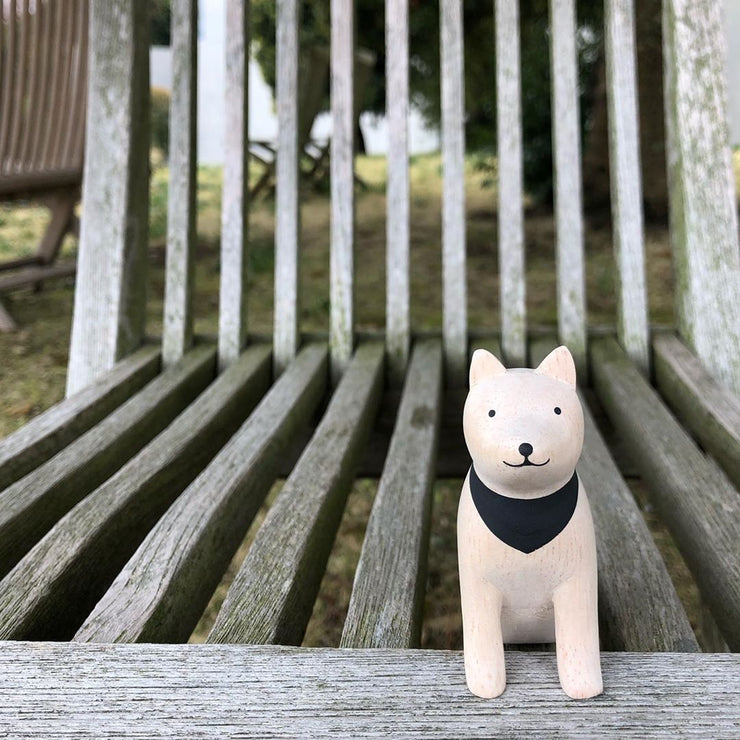 Pole pole wooden animal Akita dog
