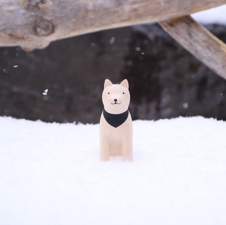 Pole pole wooden animal Akita dog